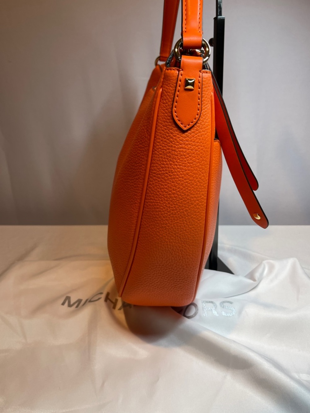 Michael Kors Dover Large Leather Shoulder Bag - Picture 7 of 14